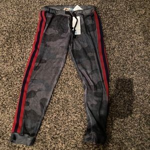 Vintage Havana camo sweatpants girls med